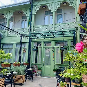 https://15-amaghleba-street.alltbilisihotels.com